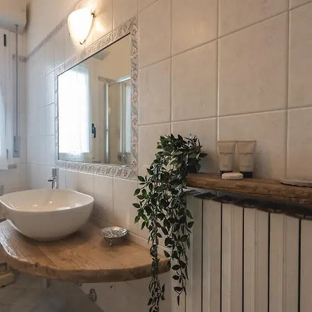 Apartament Mare A 100 Mt, Vicino Al Centro E Fiera - Parcheggio Privato E Wifi